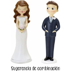Figura tarta novio manos en los bolsillos