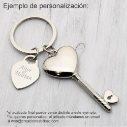 Llavero llave corazón con ejemplo de personalización